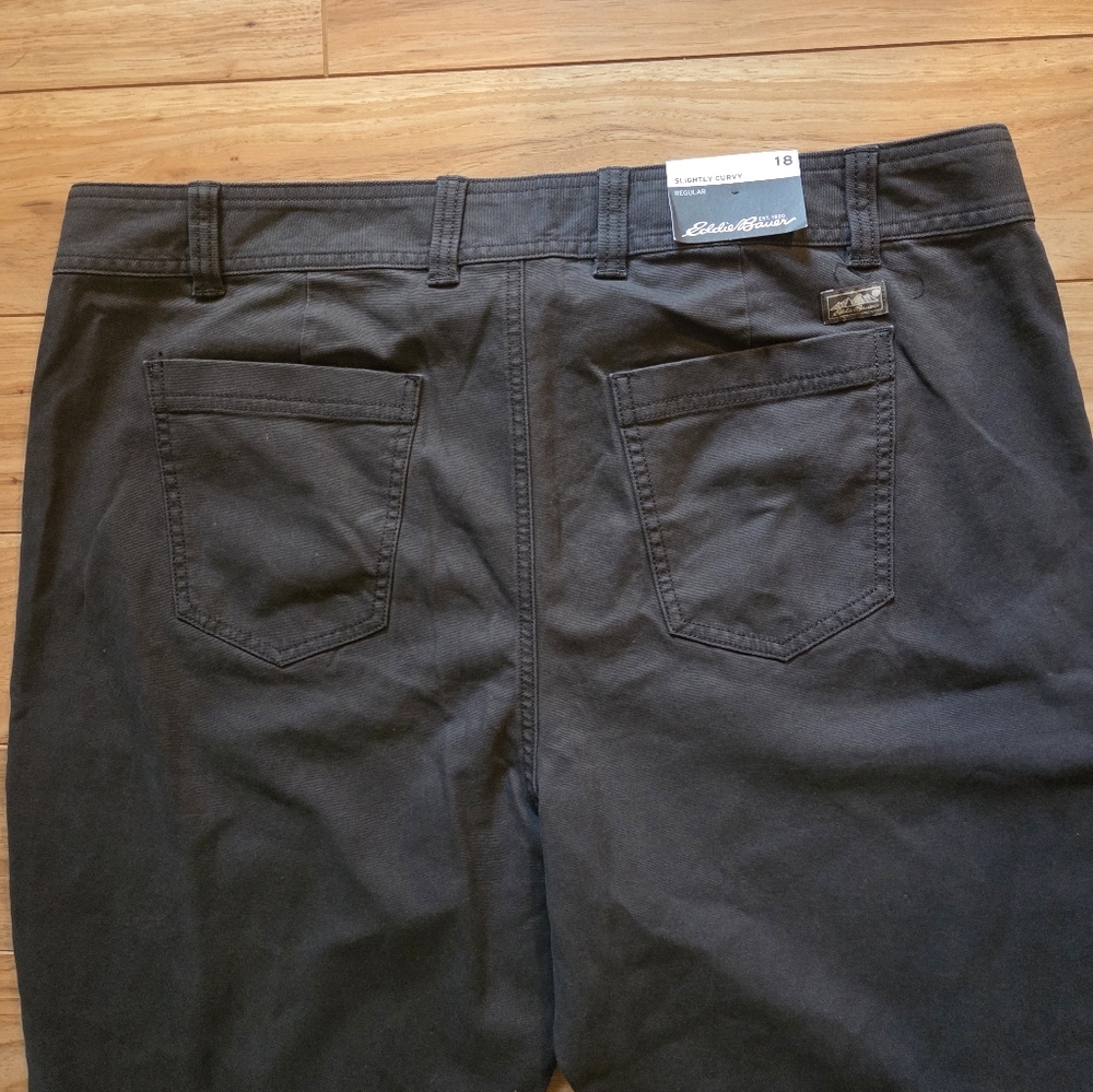 NWT Eddie Bauer Women's Centerline Curvy Utility Cargo Pants in Carbon, Sz 18 - Picture 7 of 10
